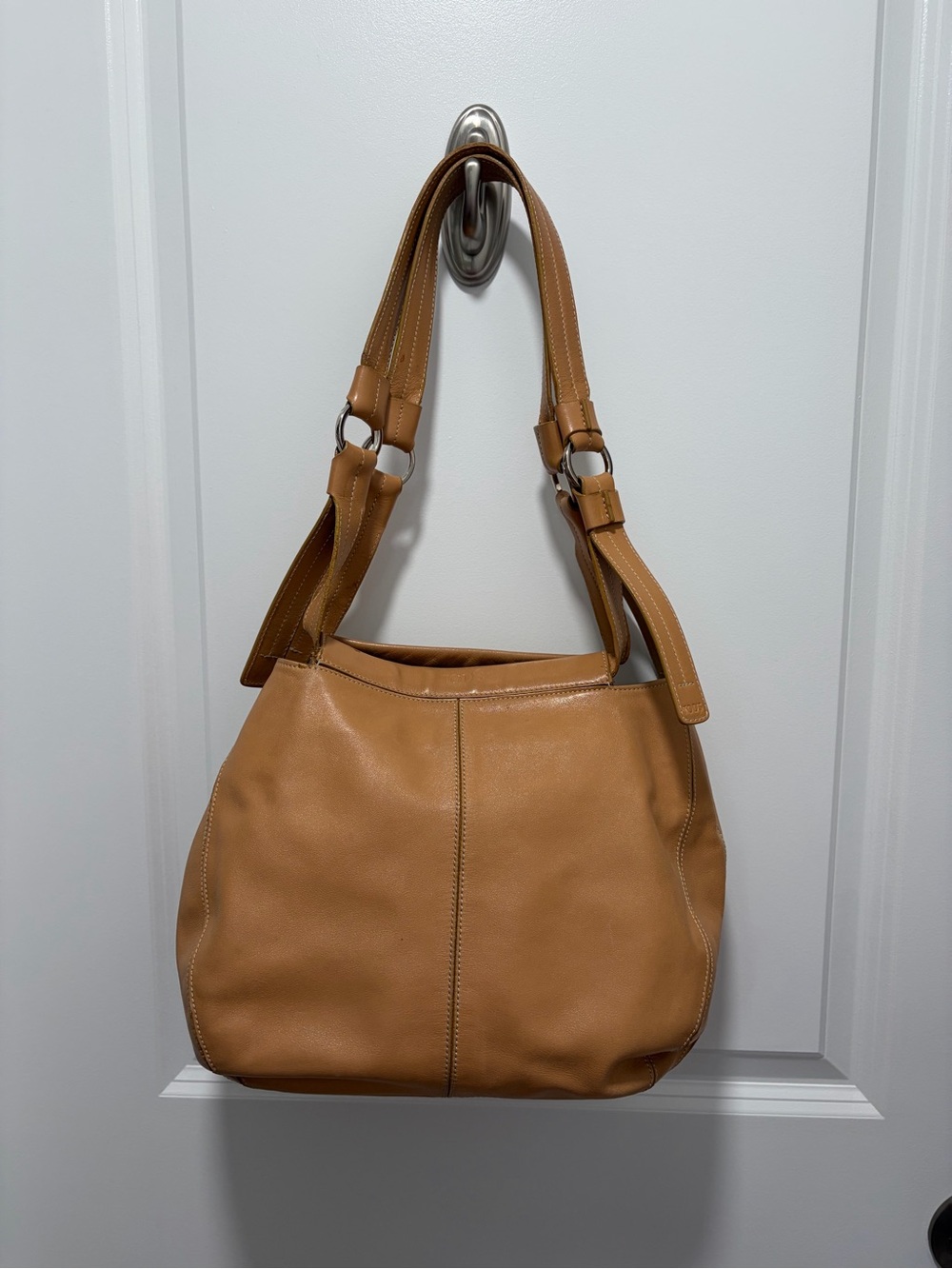 Tod's Caramel Beige Leather Shoulder Bag
